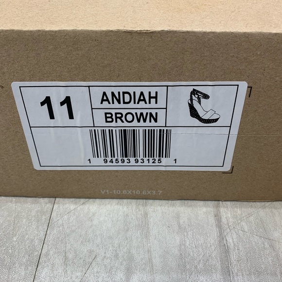 NEW Journee Collection Wedges Size 11 - Picture 5 of 5